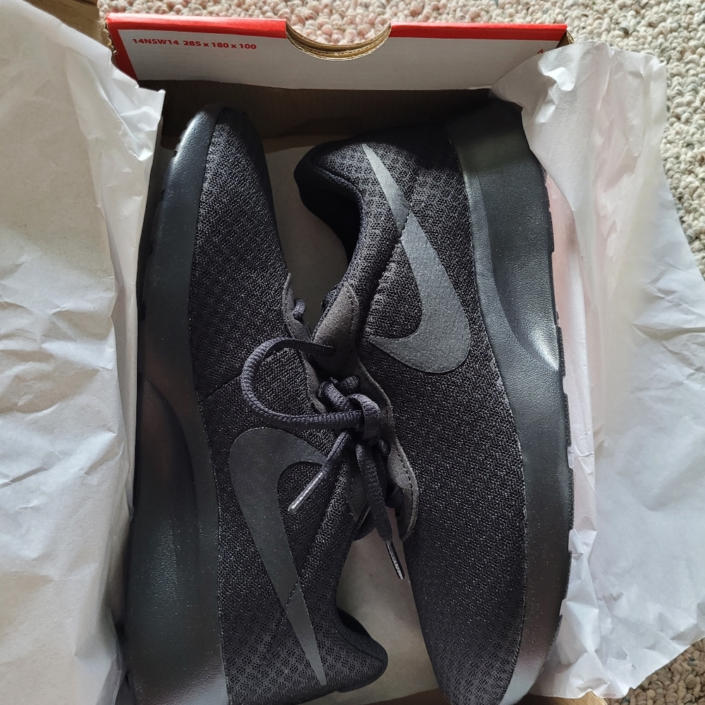 New nike tanjun sneakers